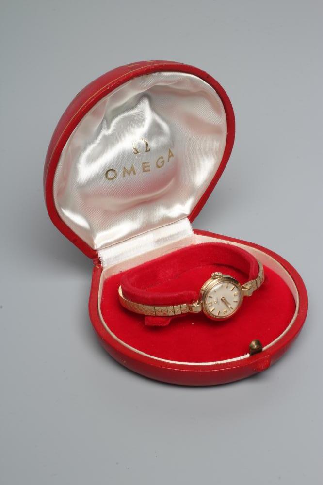 A LADY'S 9CT GOLD OMEGA WRISTWATCH Image