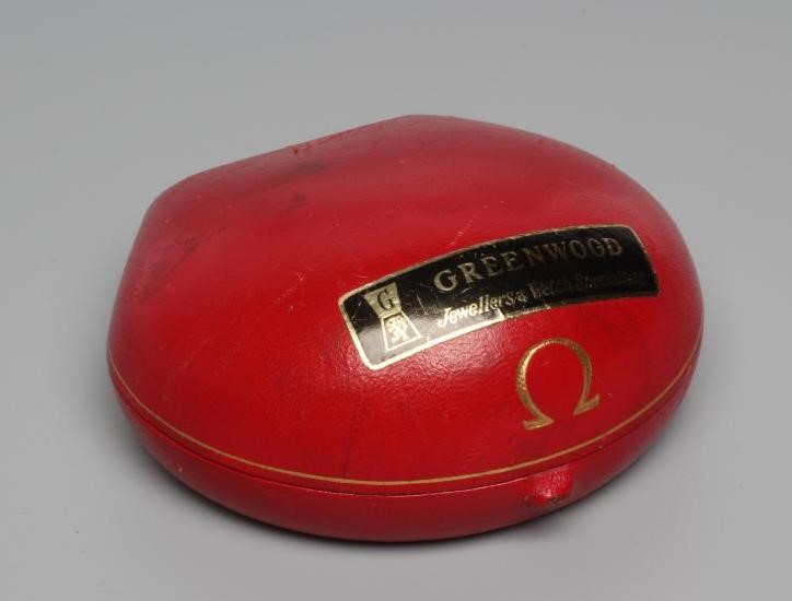 A LADY'S 9CT GOLD OMEGA WRISTWATCH Image