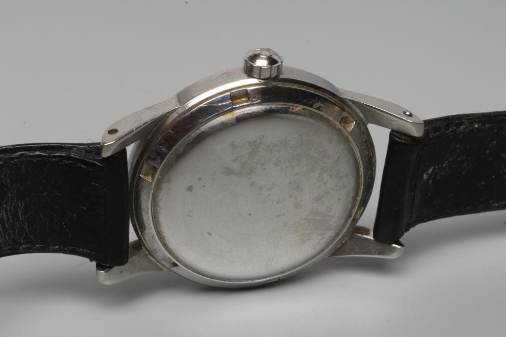 A GENTLEMAN'S OMEGA SEAMASTER WRISTWATCH Image