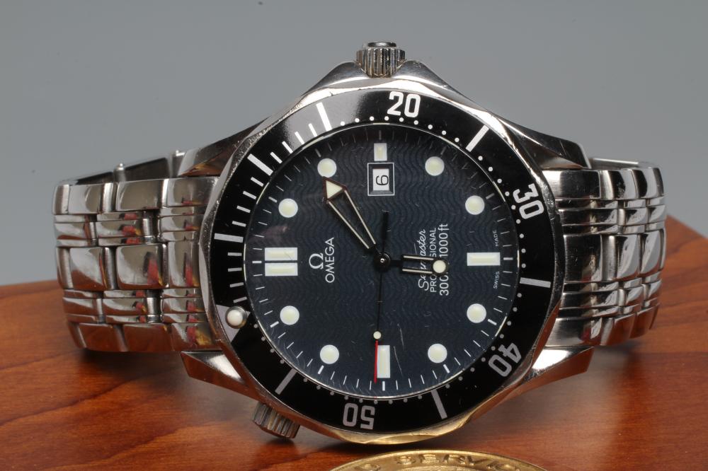 A GENTLEMAN'S OMEGA SEAMASTER PROFESSIONAL WRISTWATCH Image