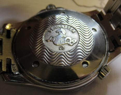 A GENTLEMAN'S OMEGA SEAMASTER PROFESSIONAL WRISTWATCH Image