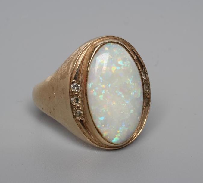 AN OPAL DRESS RING Image