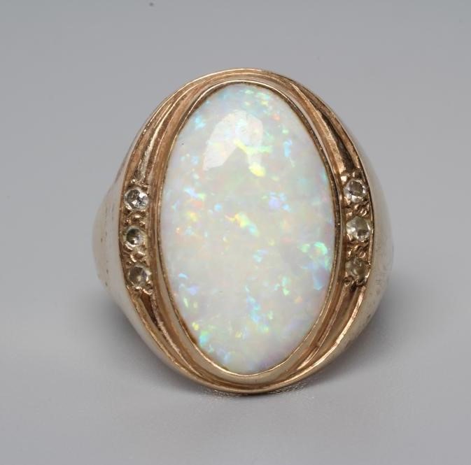 AN OPAL DRESS RING Image
