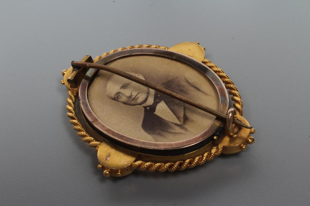 A VICTORIAN PIETRA DURA BROOCH Image