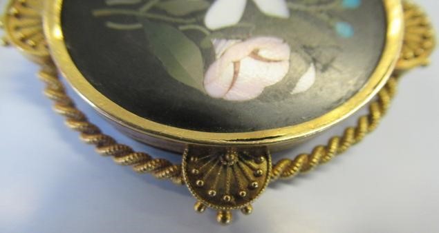 A VICTORIAN PIETRA DURA BROOCH Image