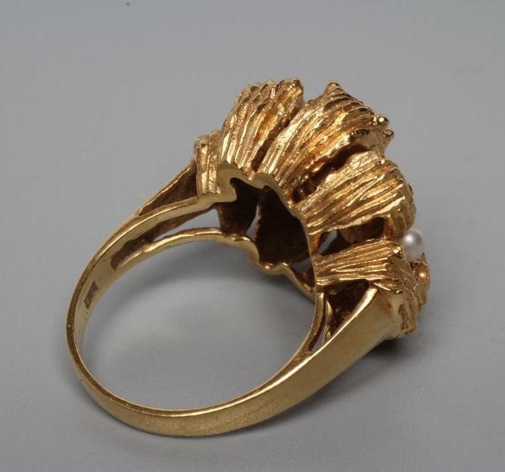 A COCKTAIL RING Image