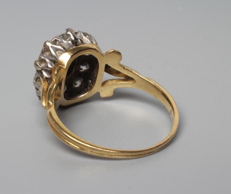 A SAPPHIRE AND DIAMOND CLUSTER RING Image