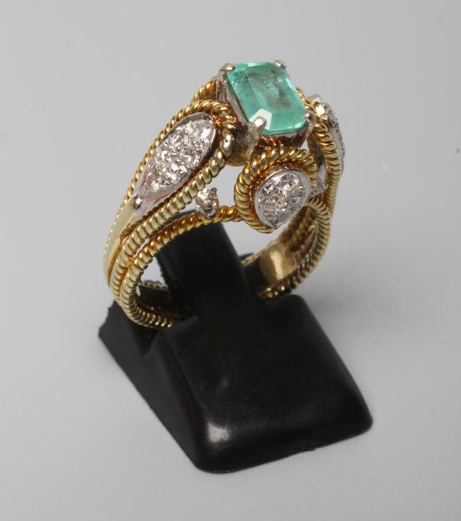 AN INDIAN STYLE EMERALD AND DIAMOND COCKTAIL RING Image