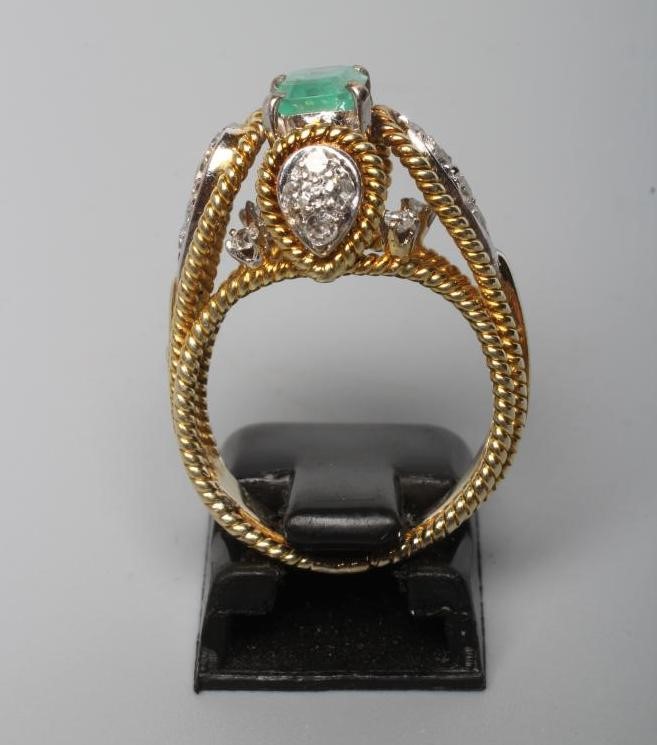AN INDIAN STYLE EMERALD AND DIAMOND COCKTAIL RING Image