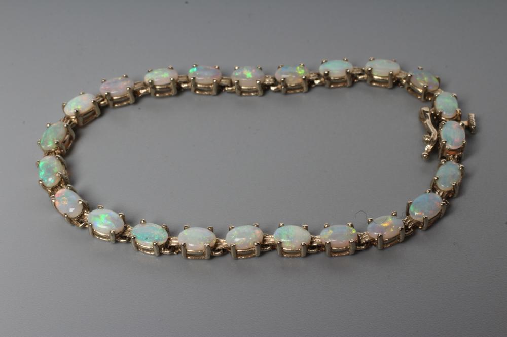 AN OPAL BRACELET Image