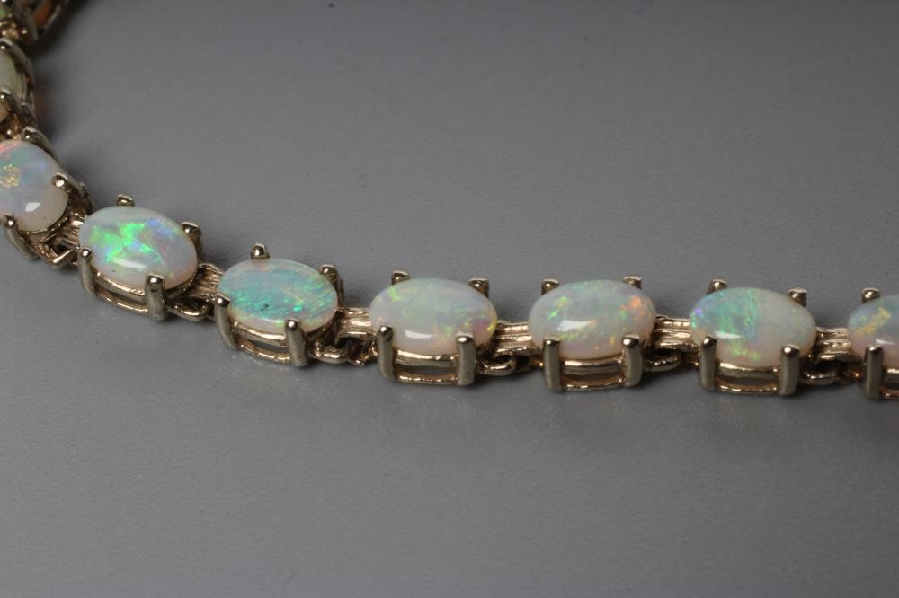 AN OPAL BRACELET Image