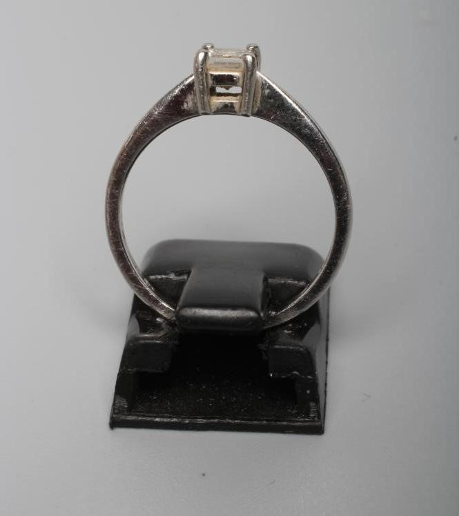 A SOLITAIRE DIAMOND RING Image