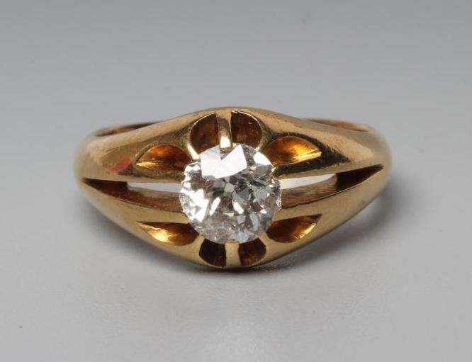 A GENTLEMAN'S SOLITAIRE DIAMOND RING Image