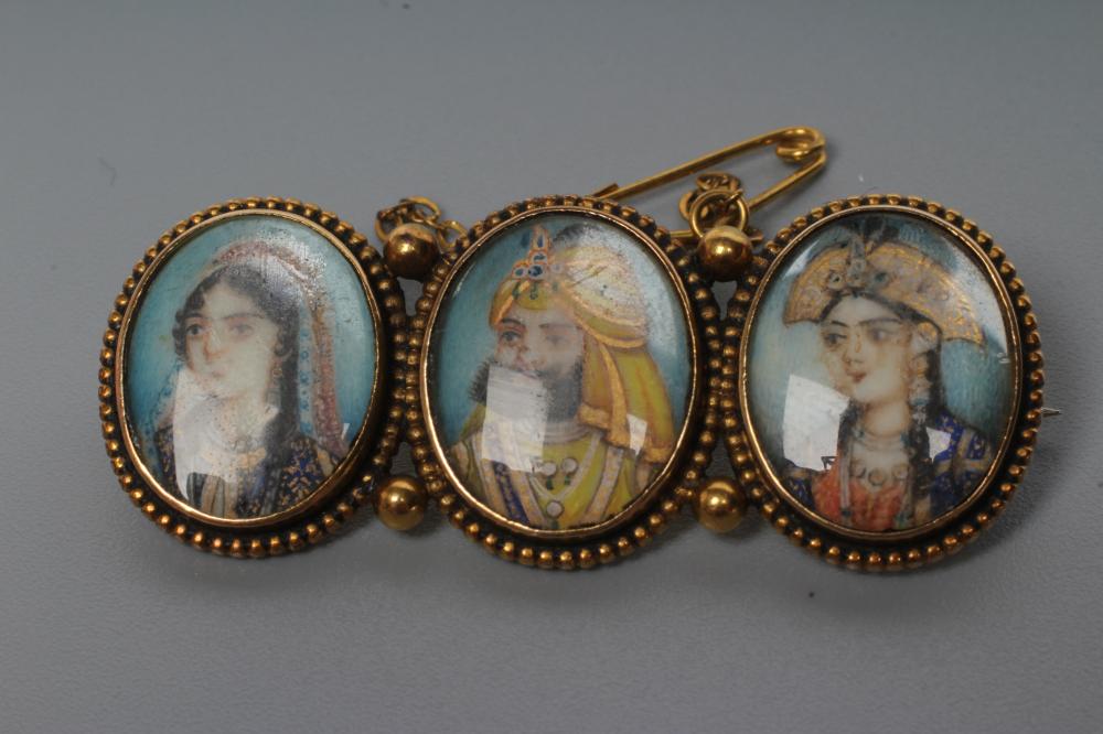 AN INDIAN TRIPLE PORTAIT BROOCH Image