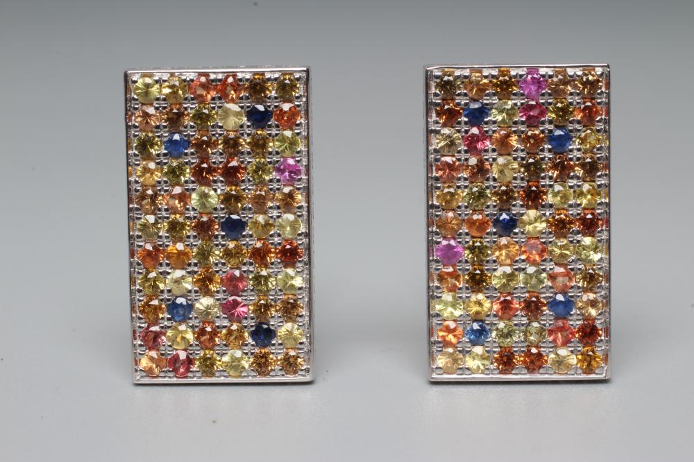 A PAIR OF SAPPHIRE CUFFLINKS Image