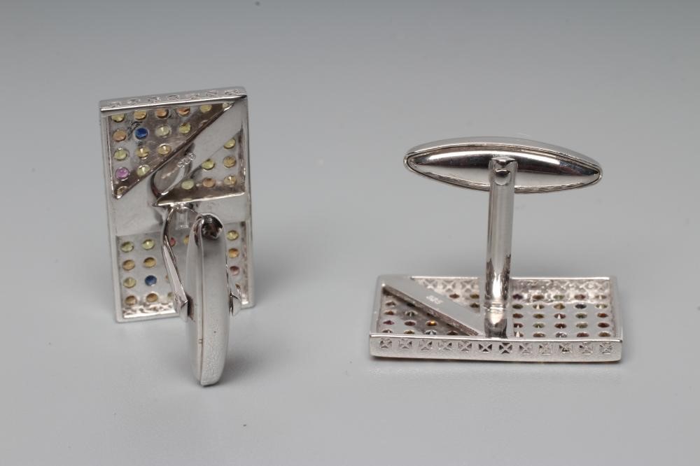 A PAIR OF SAPPHIRE CUFFLINKS Image