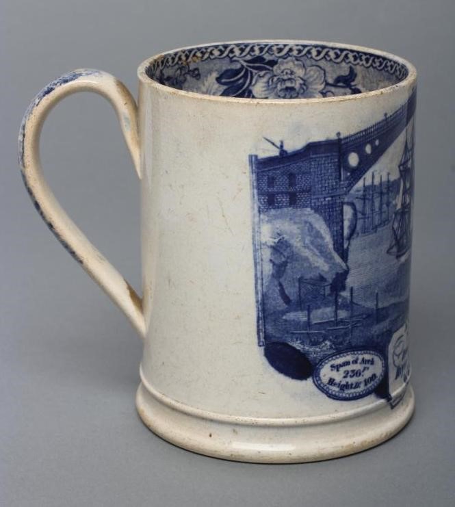 A PEARLWARE MUG Image