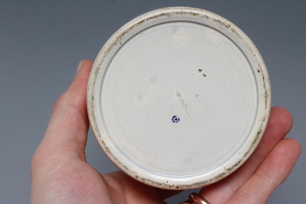 A PEARLWARE MUG Image