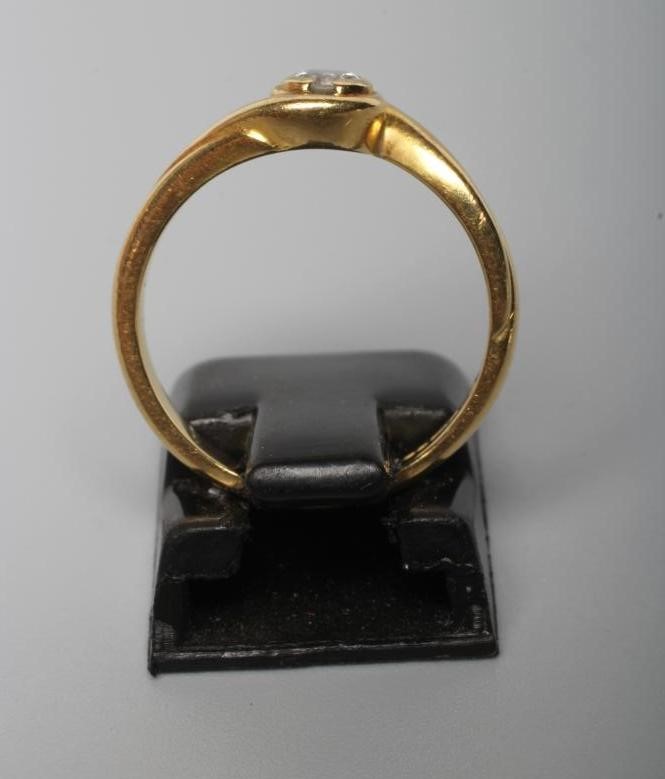 A SOLITAIRE DIAMOND RING Image