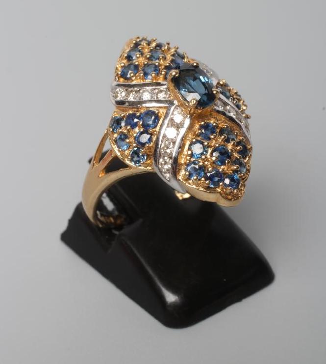 A SAPPHIRE AND DIAMOND DRESS RING Image