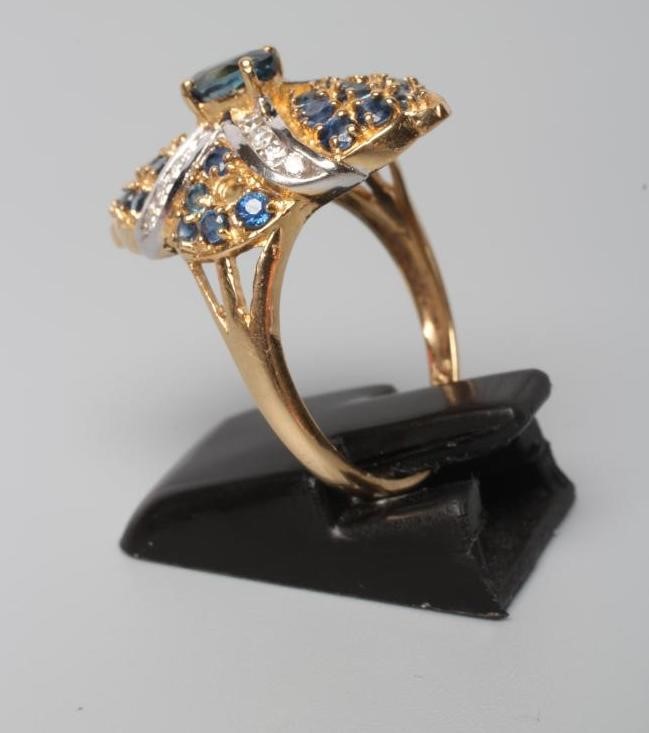 A SAPPHIRE AND DIAMOND DRESS RING Image