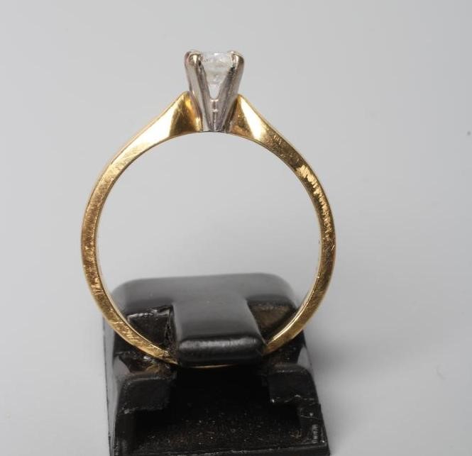 A SOLITAIRE DIAMOND RING Image
