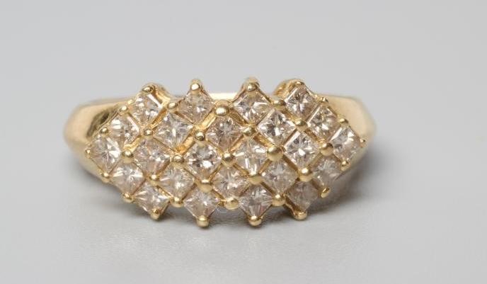 A DIAMOND DRESS RING Image
