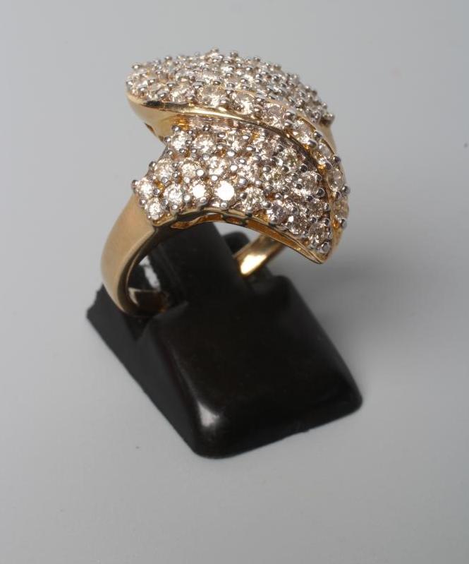 A DIAMOND DRESS RING Image