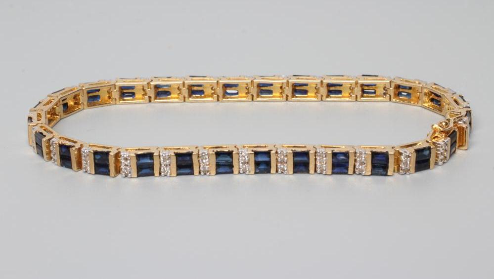 A SAPPHIRE AND DIAMOND LINE BRACELET Image