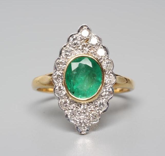AN EMERALD AND DIAMOND CLUSTER RING Image