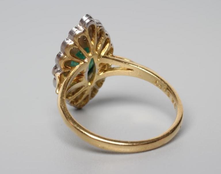 AN EMERALD AND DIAMOND CLUSTER RING Image
