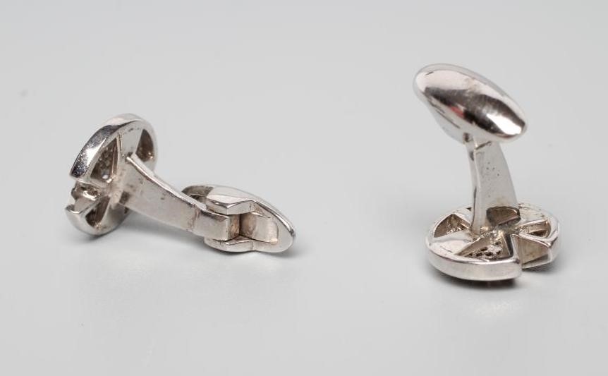 A PAIR OF DIAMOND CUFFLINKS Image