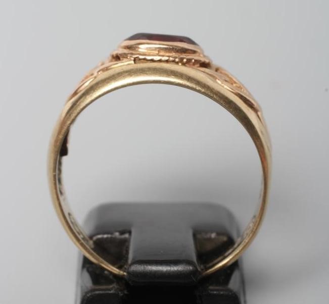 A GARNET RING Image