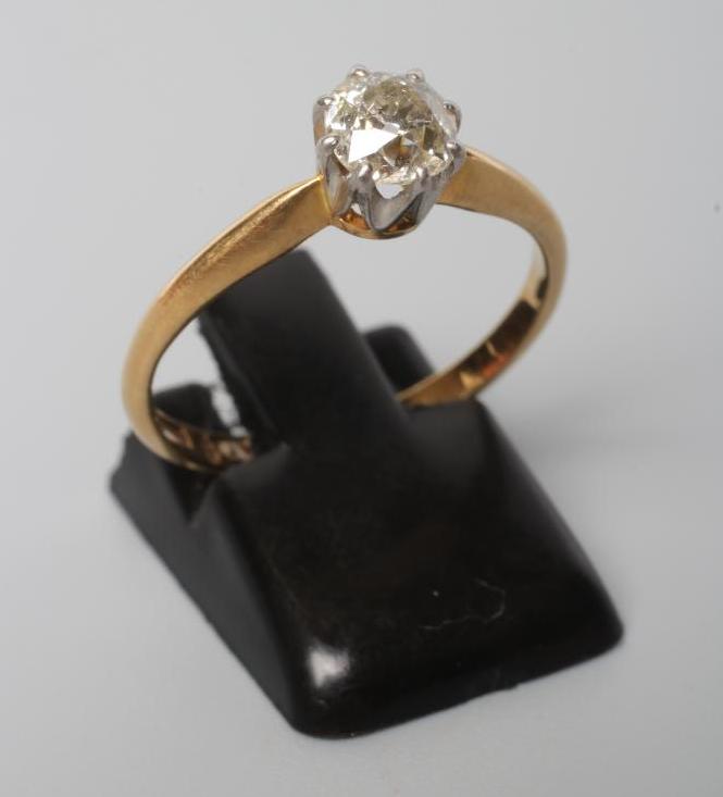 A SOLITAIRE DIAMOND RING Image