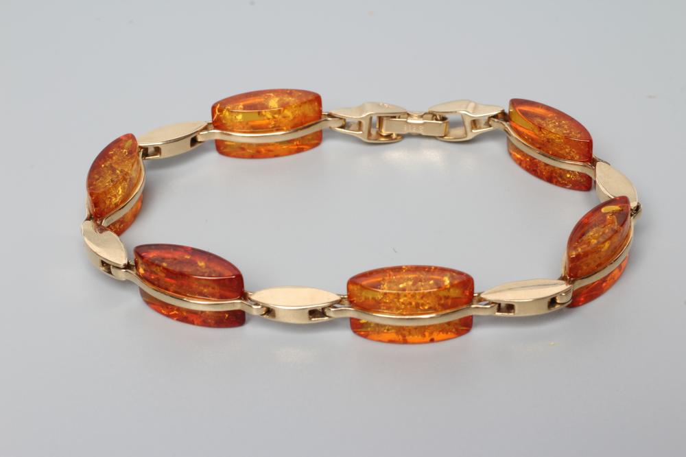 AN AMBER BRACELET Image