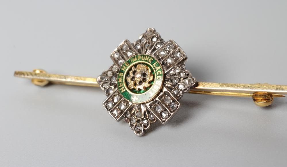 A 9CT GOLD SCOTTISH MILITARY SWEETHEART BROOCH Image