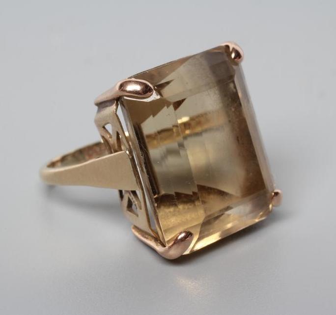 A CITRINE DRESS RING Image
