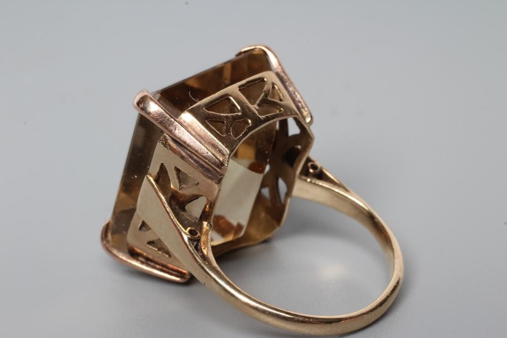 A CITRINE DRESS RING Image