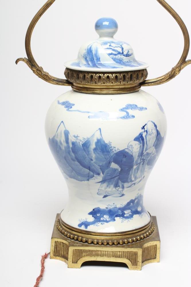 A CHINESE PORCELAIN VASE AND COVER of inverted baluster form Image