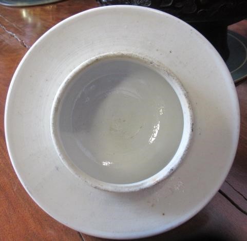 A CHINESE PORCELAIN VASE AND COVER of inverted baluster form Image