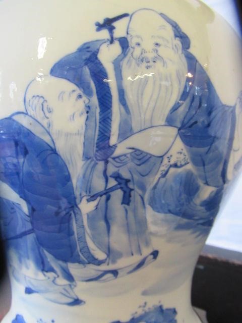 A CHINESE PORCELAIN VASE AND COVER of inverted baluster form Image