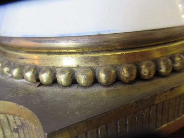 A CHINESE PORCELAIN VASE AND COVER of inverted baluster form Image