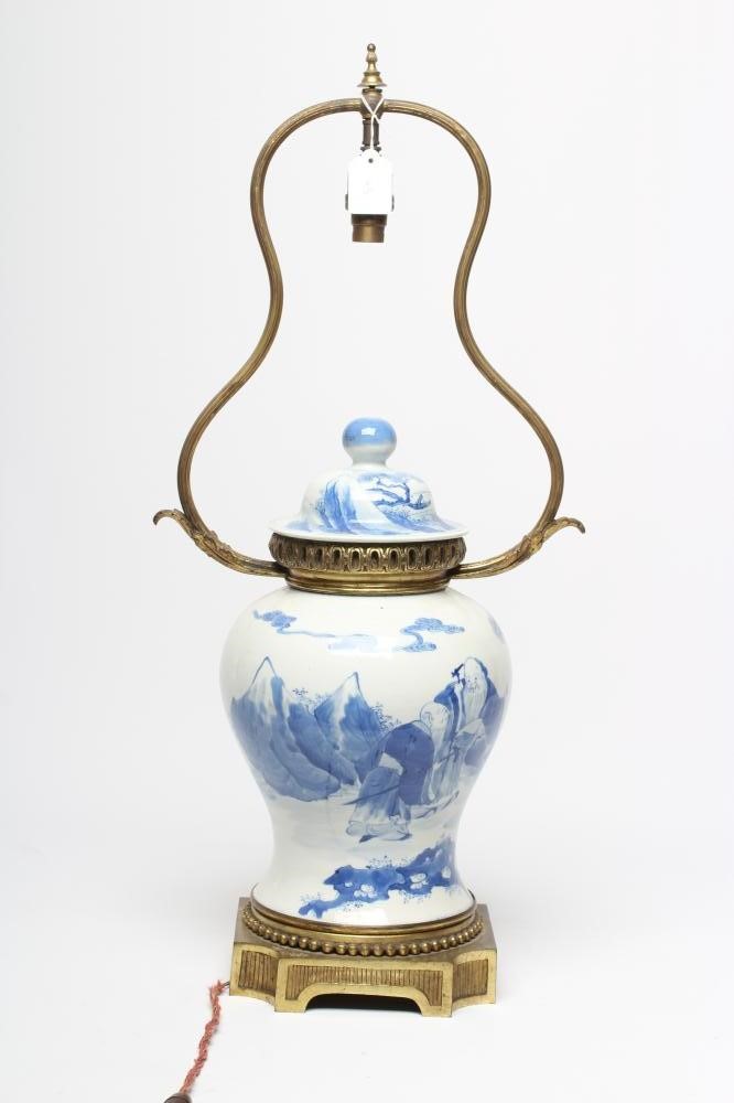 A CHINESE PORCELAIN VASE AND COVER of inverted baluster form Image