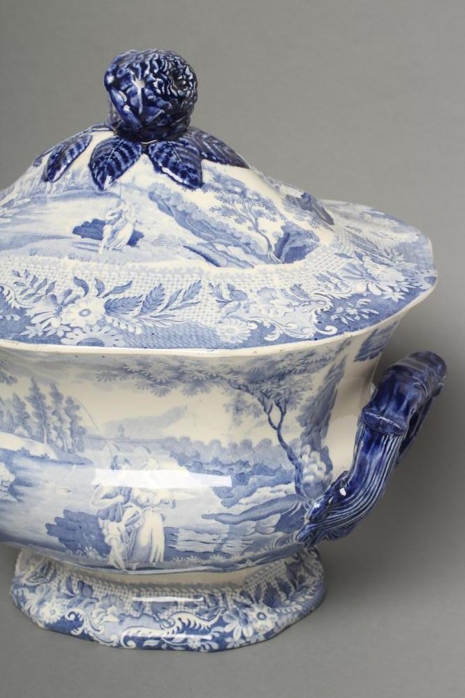 A BRAMELD POTTERY CASTLE OF ROCHFORT PATTERN SOUP TUREEN AND COVER Image