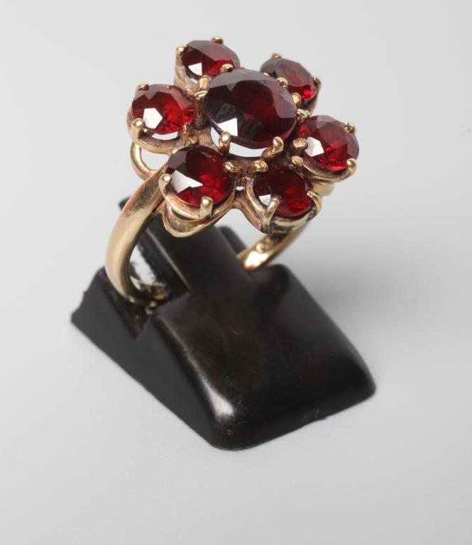 A SEVEN STONE GARNET CLUSTER DRESS RING Image