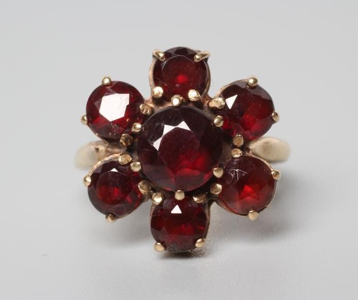 A SEVEN STONE GARNET CLUSTER DRESS RING Image