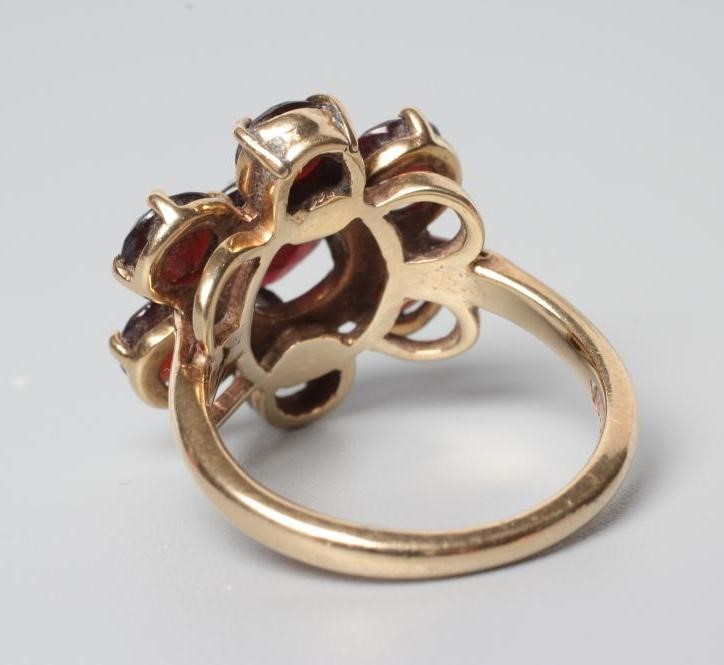 A SEVEN STONE GARNET CLUSTER DRESS RING Image