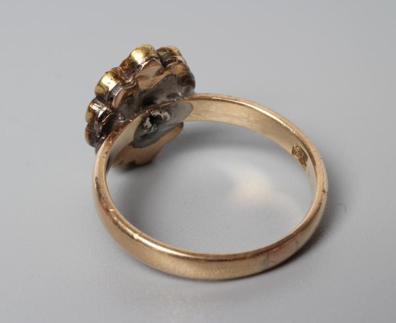 A VICTORIAN GARNET AND DIAMOND CLUSTER RING Image