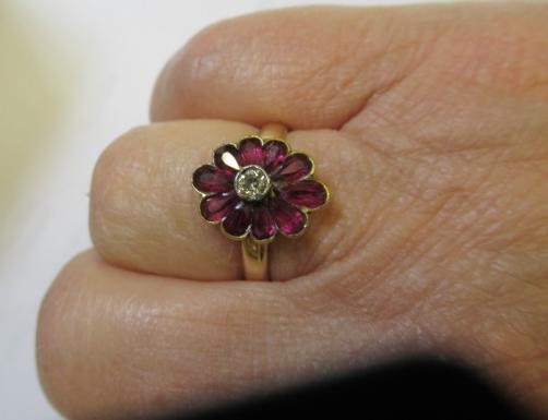 A VICTORIAN GARNET AND DIAMOND CLUSTER RING Image