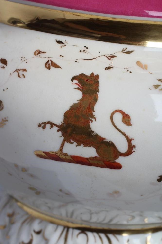 A ROCKINGHAM PORCELAIN JUG Image